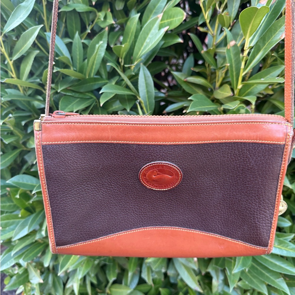 Vintage Dooney & Bourke Zipper Cross Body Shoulder Bag chocolate Brown&Tan